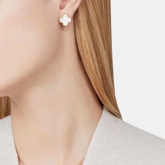 Vintage Alhambra earrings 18K yellow gold Mother-of-pearl Pair of Van Cleef - Picture 1 of 5